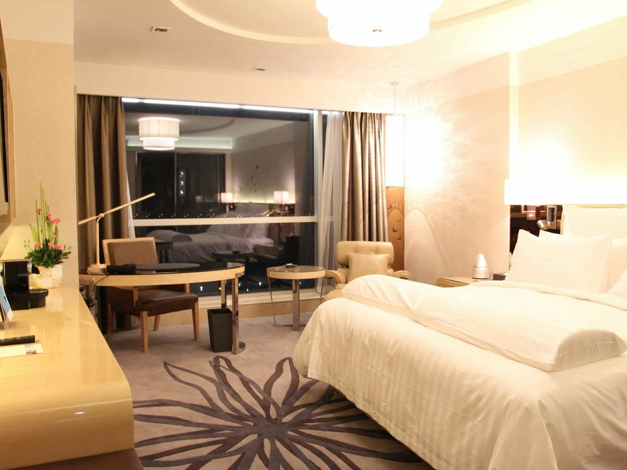 Pullman Linyi Lushang Esterno foto